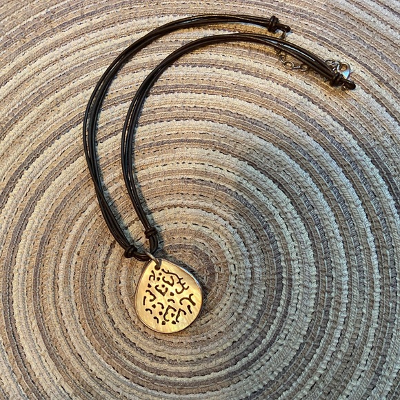 Retired Silpada necklace Carved Abalone shell Original triple brown leather cord - Picture 2 of 3